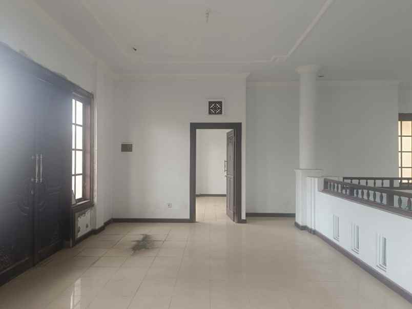 dijual rumah gatsu timur