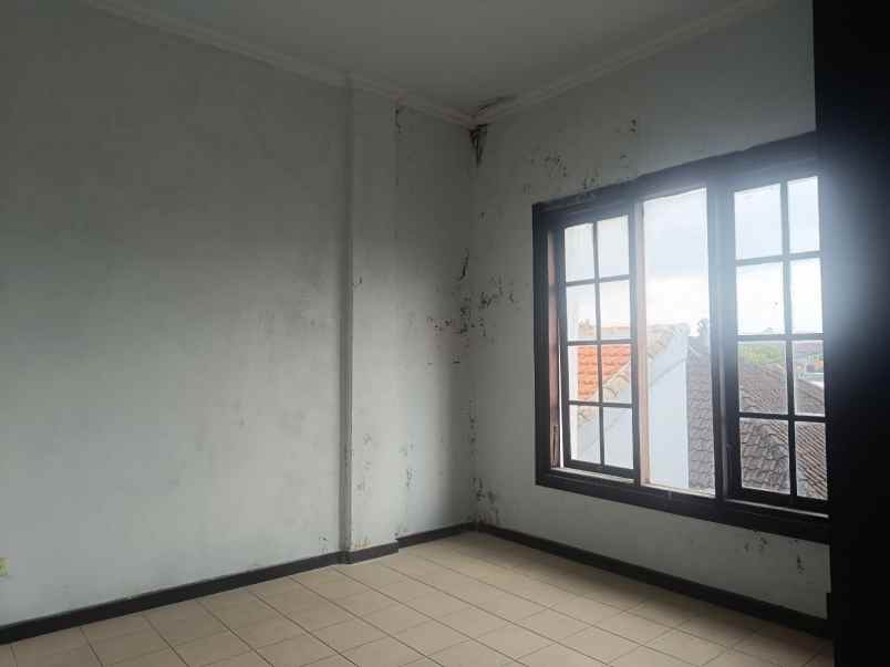 dijual rumah gatsu timur