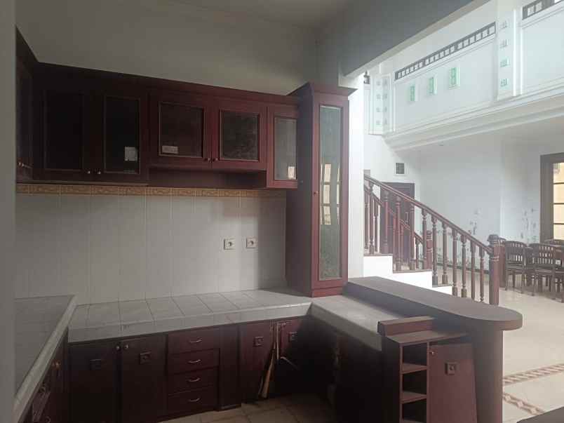 dijual rumah gatsu timur