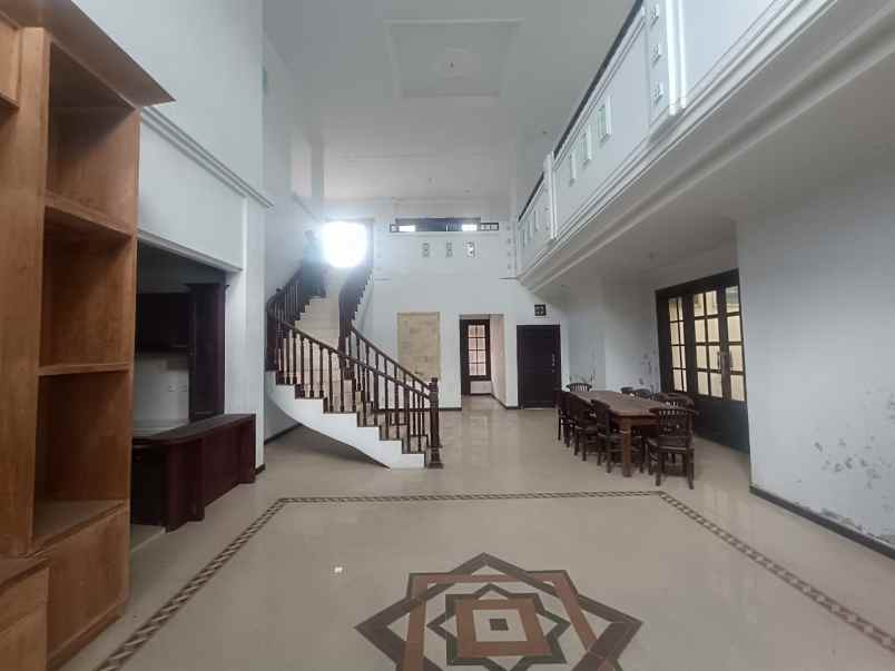 dijual rumah gatsu timur