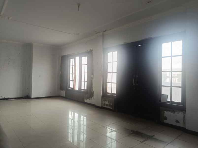 dijual rumah gatsu timur