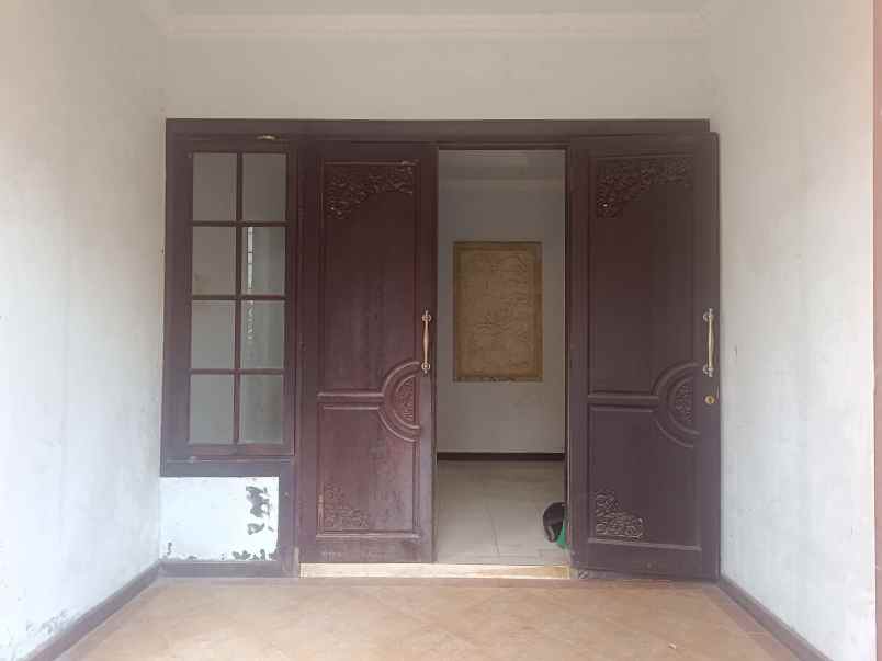 dijual rumah gatsu timur