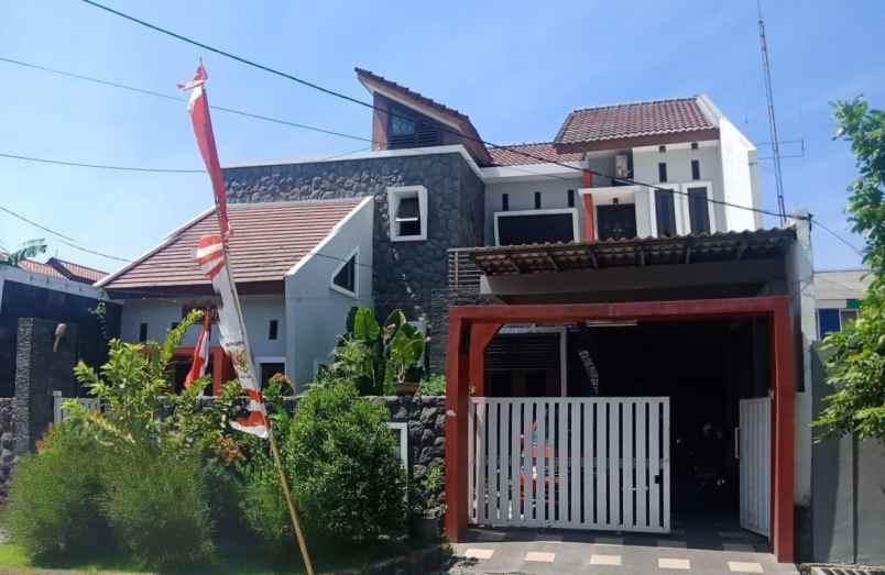 dijual rumah gayungsari barat