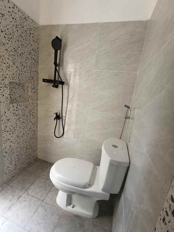 dijual rumah gedawang