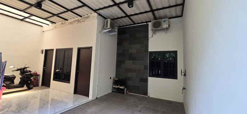 dijual rumah graha marina