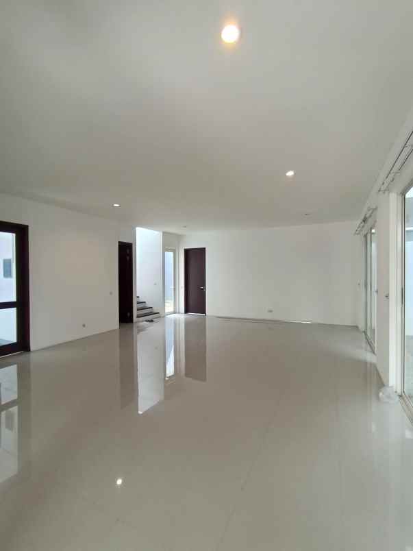 dijual rumah graha natura