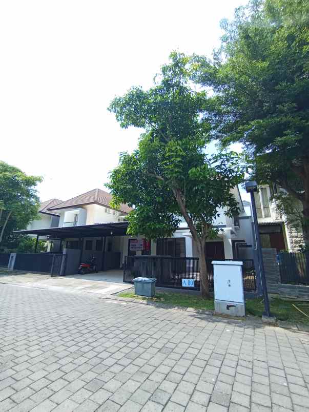 dijual rumah graha natura