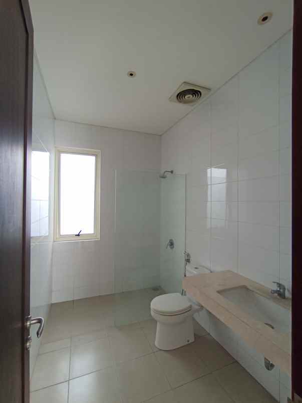 dijual rumah graha natura