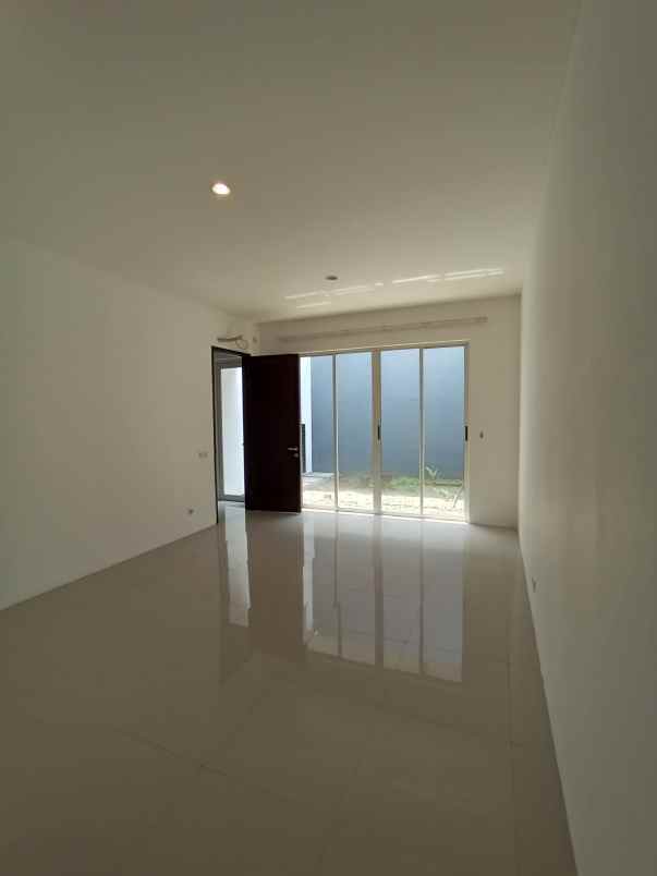 dijual rumah graha natura