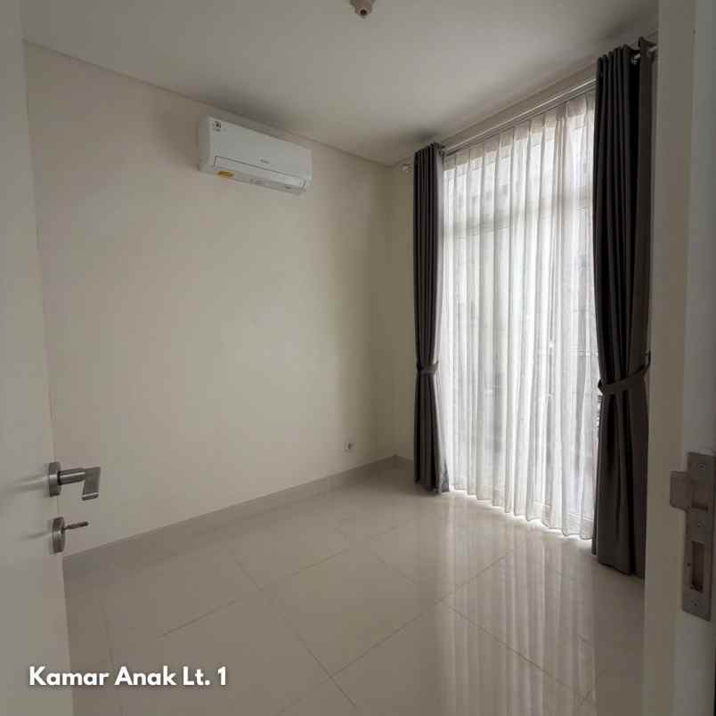 dijual rumah grand pakuwon