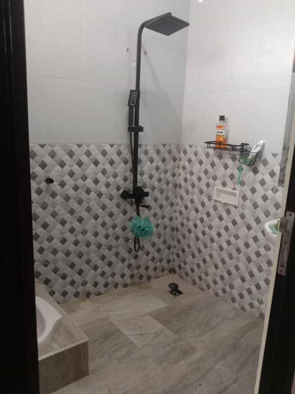 dijual rumah green ara residence