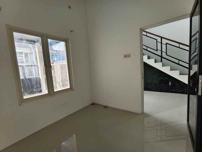 dijual rumah green lake wonorejo