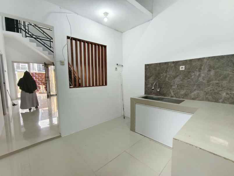 dijual rumah green lake wonorejo