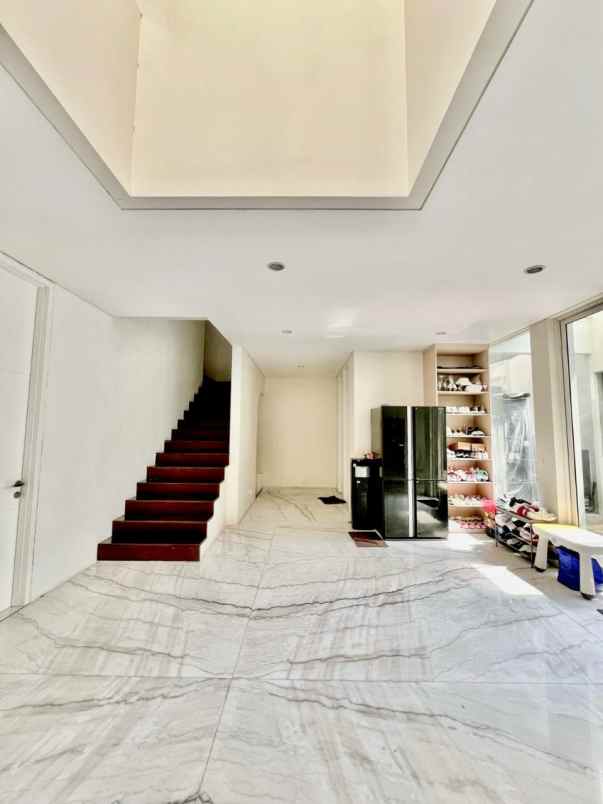 dijual rumah greenlake citraland