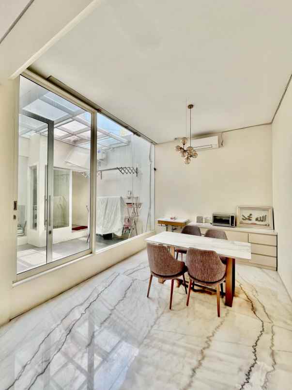 dijual rumah greenlake citraland