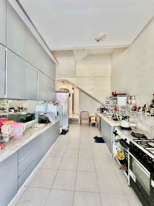 dijual rumah greenlake citraland