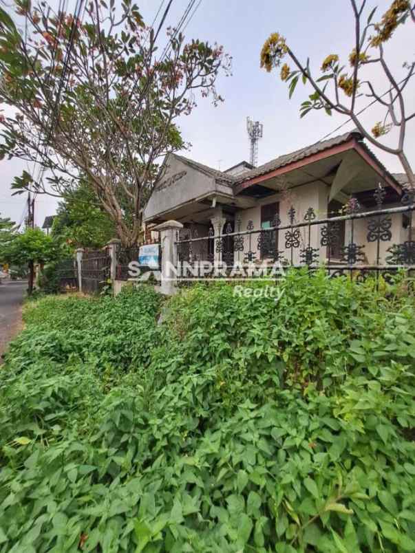 dijual rumah hitung tanah saja di kukusan depok