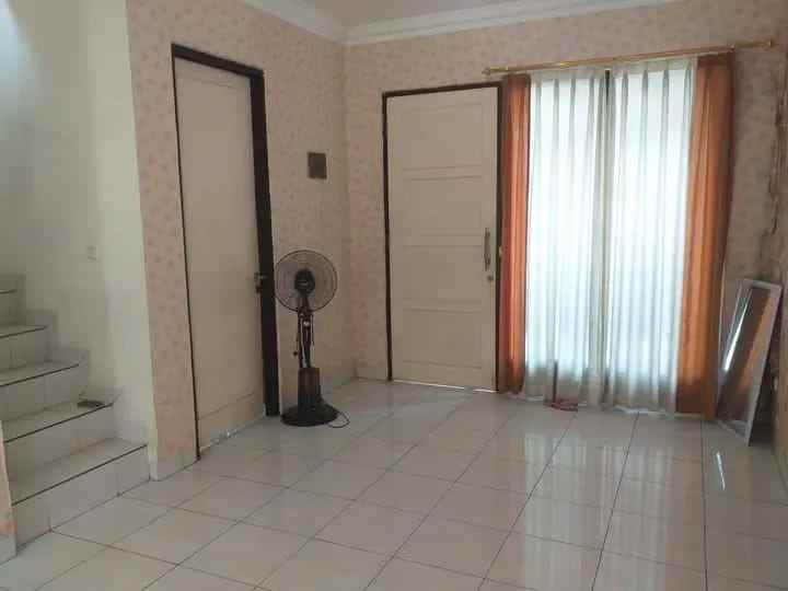 dijual rumah hook 2 lantai di legenda wisata cibubur