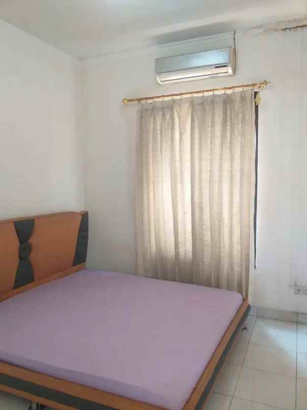 dijual rumah hook 2 lantai di legenda wisata cibubur