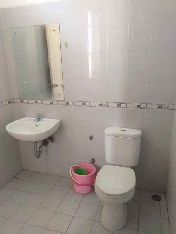 dijual rumah hook 2 lantai di legenda wisata cibubur
