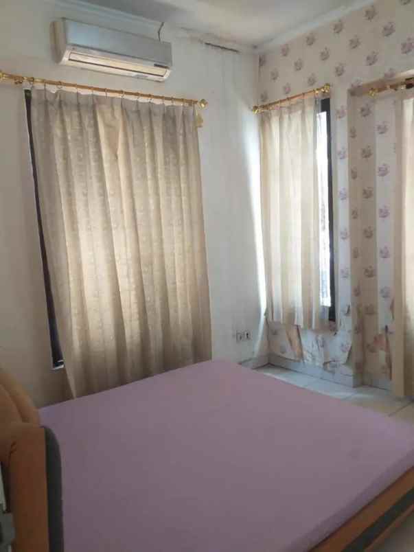 dijual rumah hook 2 lantai di legenda wisata cibubur