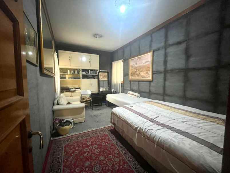 dijual rumah hook mewah bintaro kolam renang