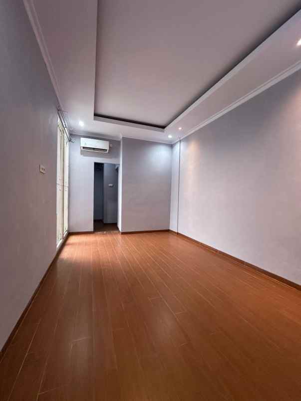 dijual rumah jagakarsa