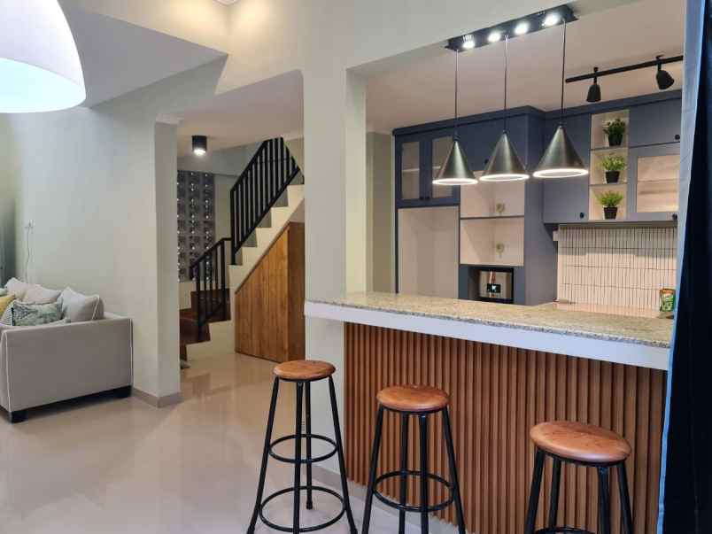 dijual rumah jaka setia