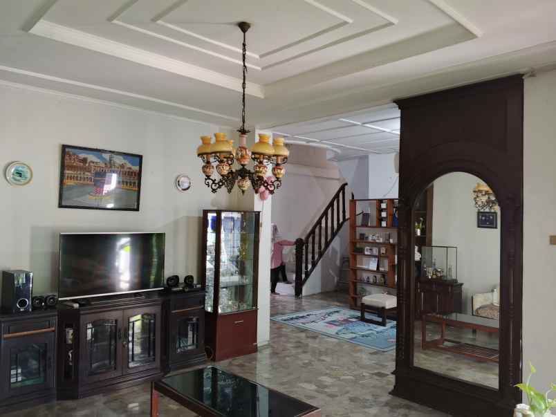 dijual rumah jalan cipta pondok gede