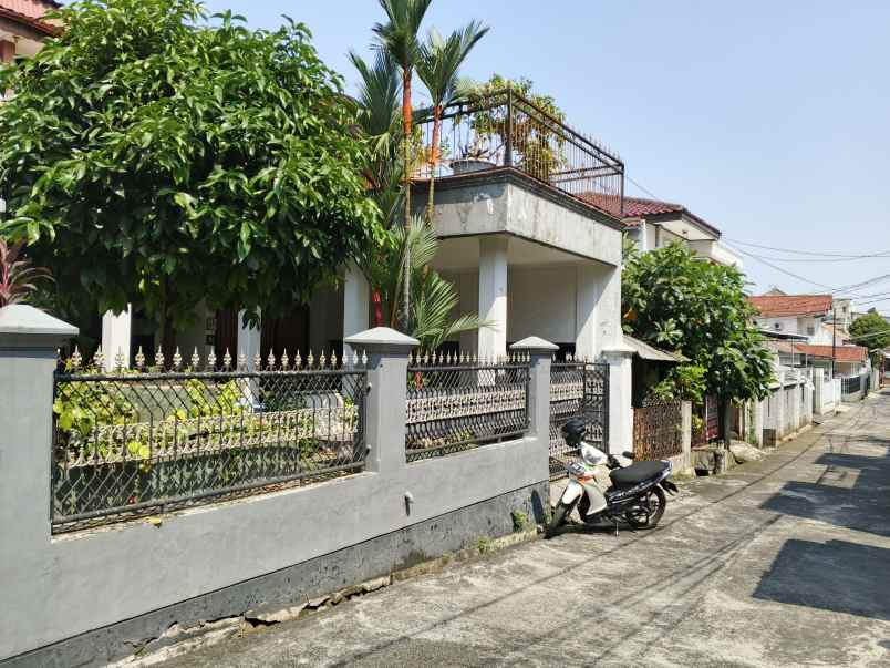 dijual rumah jalan cipta pondok gede