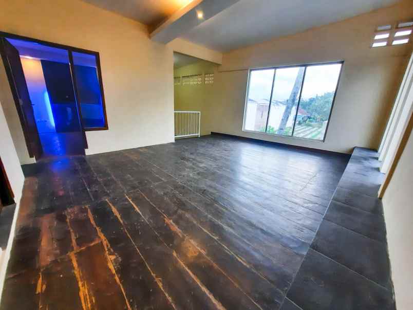 dijual rumah jalan gito gati