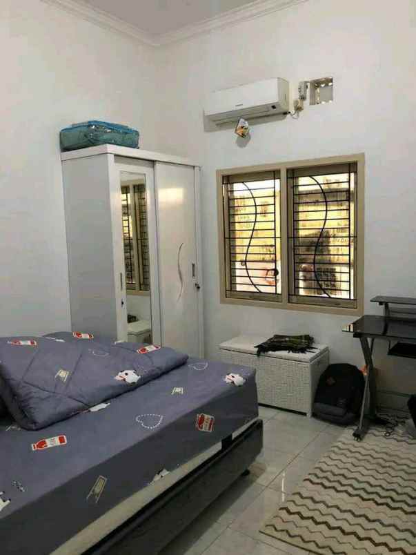 dijual rumah jalan margakencana utara