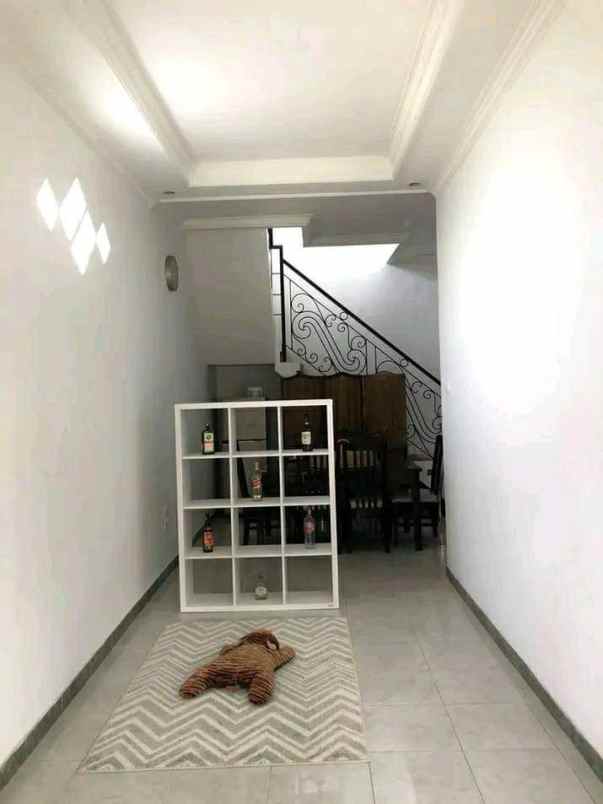 dijual rumah jalan margakencana utara