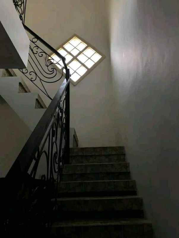 dijual rumah jalan margakencana utara