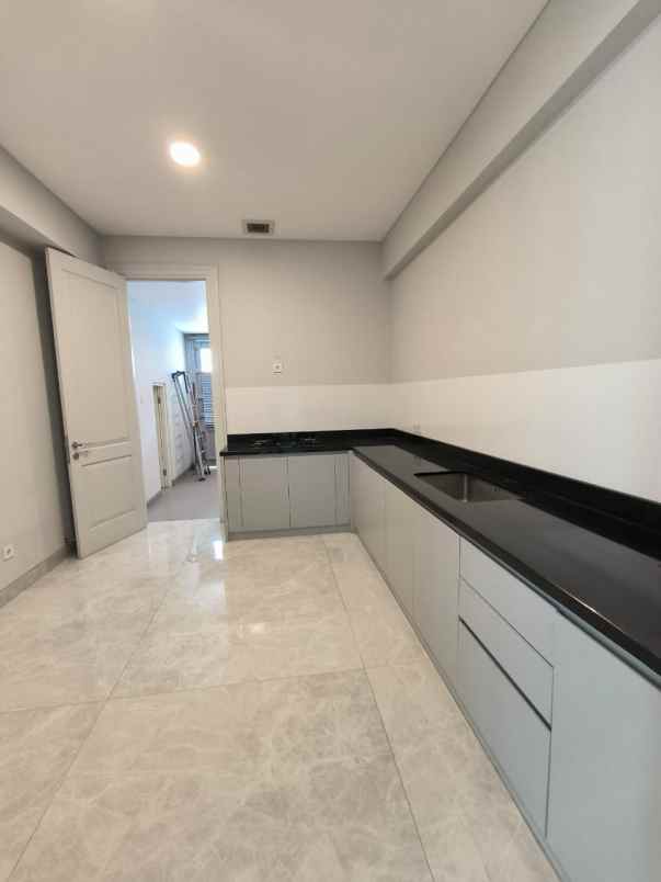 dijual rumah jalan puri widya kencana