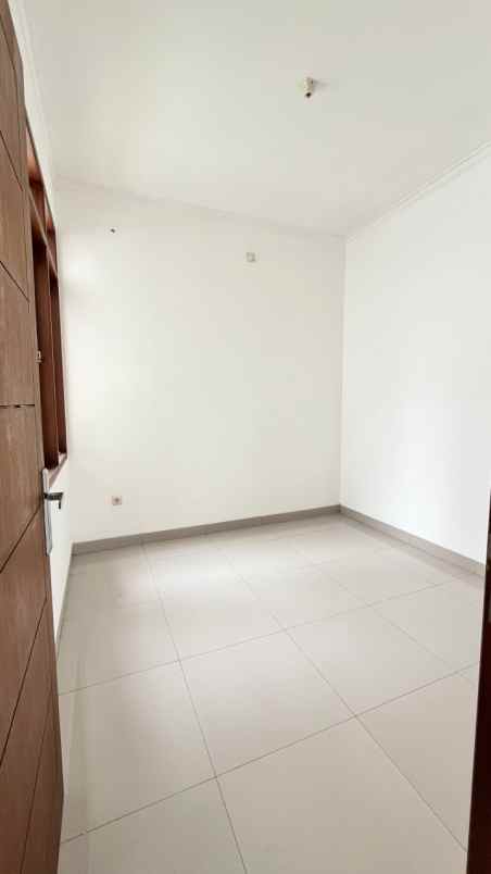 dijual rumah jalan rawa lumbu