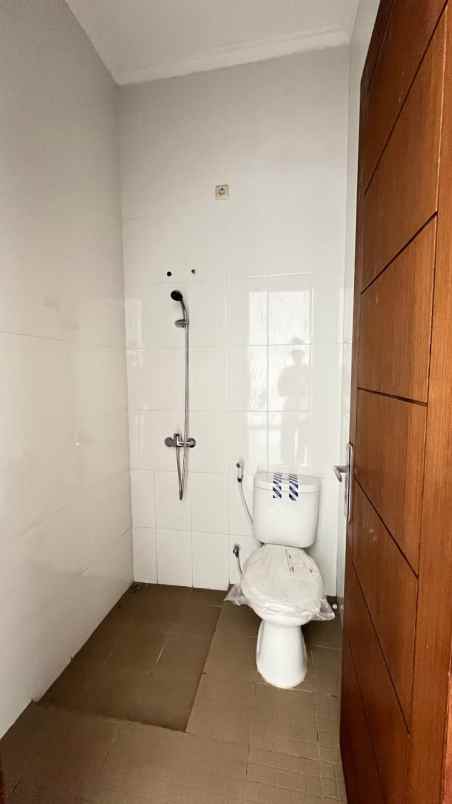 dijual rumah jalan rawa lumbu