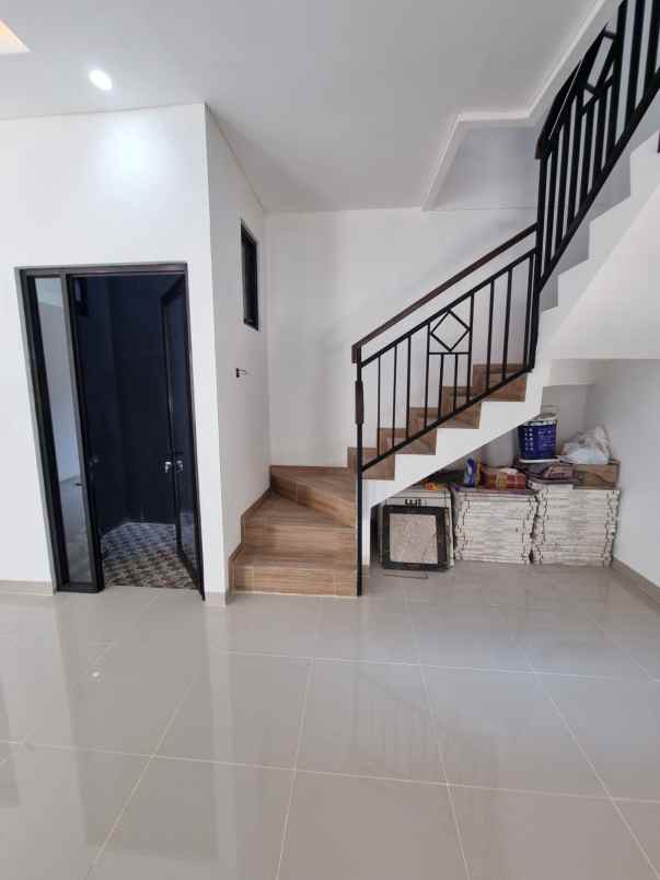 dijual rumah jalan raya pangkalan jati