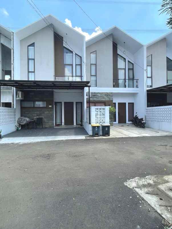 dijual rumah jalan raya sarua ciputat