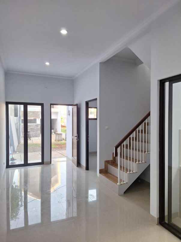 dijual rumah jalan raya serua ciputat