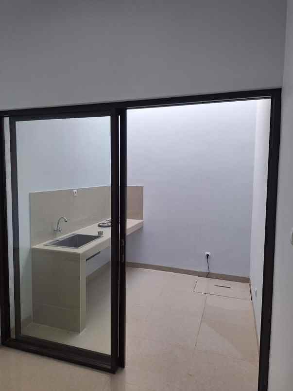 dijual rumah jalan raya serua ciputat