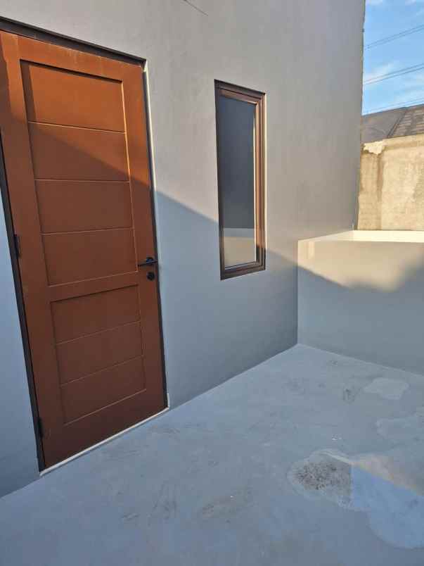 dijual rumah jalan raya serua ciputat