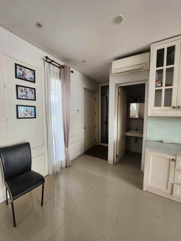 dijual rumah jalan royal residence