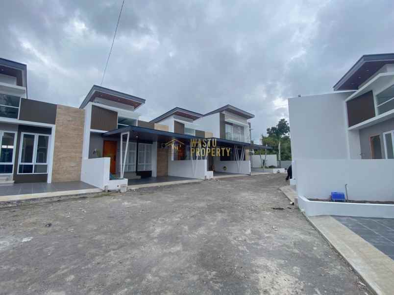 dijual rumah jalan wonosalam losari