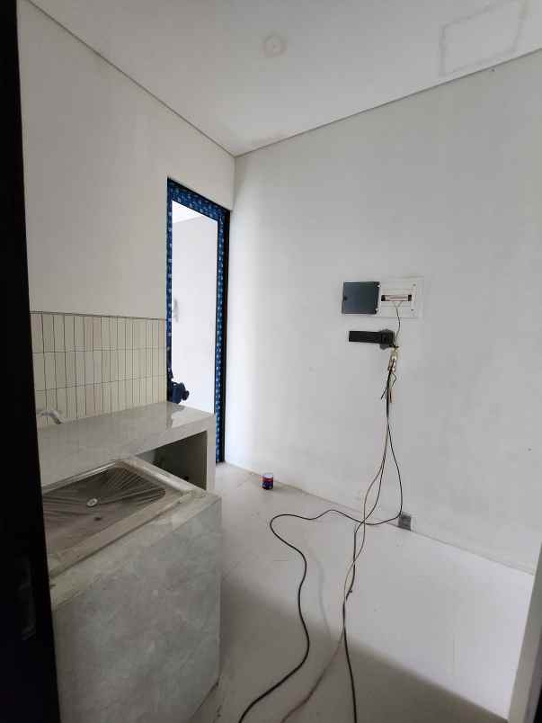 dijual rumah jalan woodland