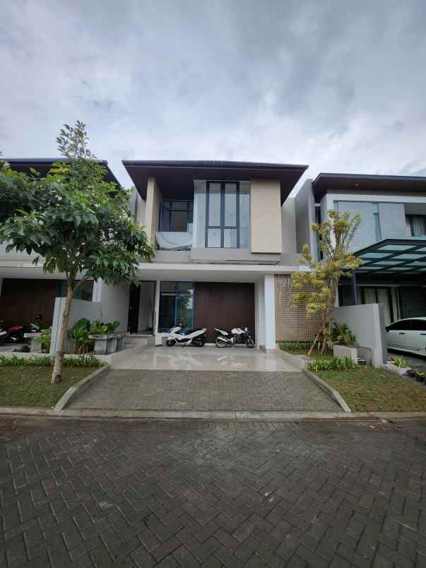dijual rumah jalan woodland