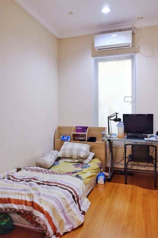 dijual rumah janur elok