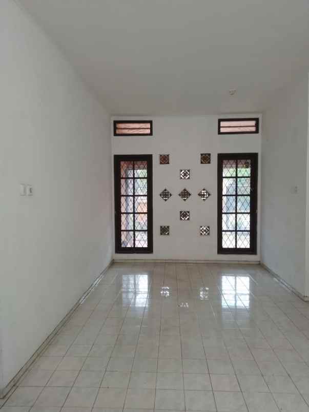 dijual rumah jatikramat bebas banjir strategis