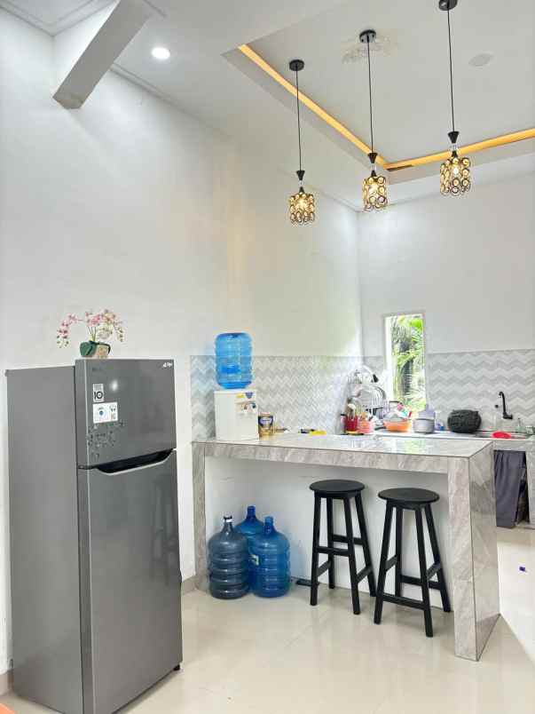 dijual rumah jl akasia