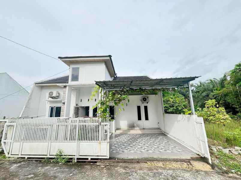 dijual rumah jl akasia